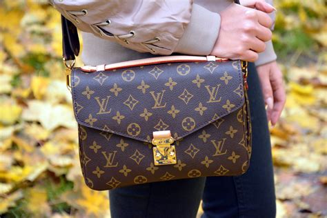 lv pochette stylizacje|louis vuitton pochette.